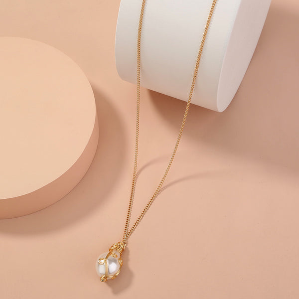 Pearl Pendant Single-layer Necklace in Gold Setting