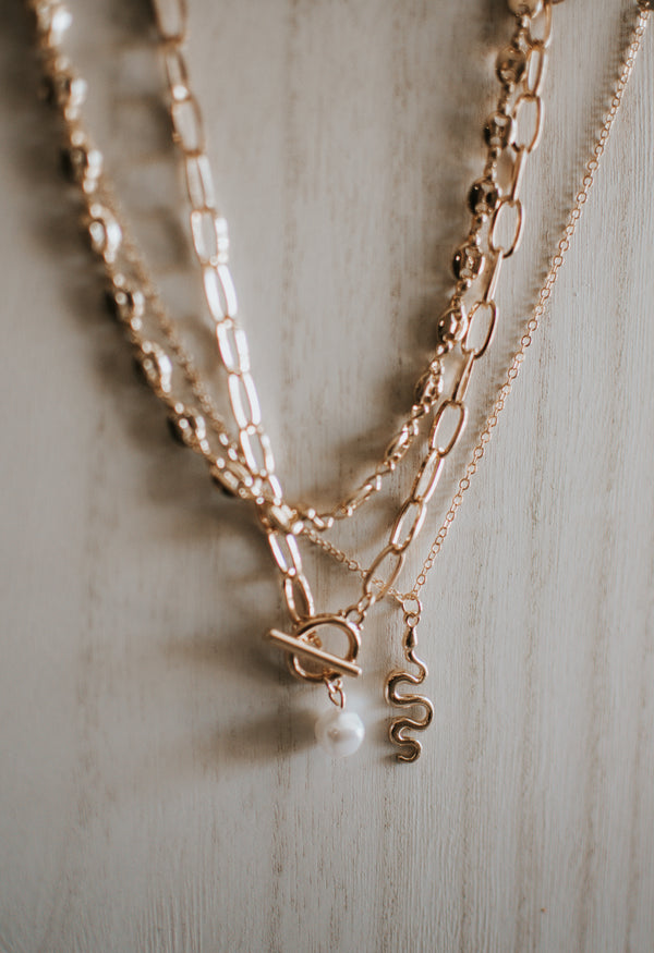 B13 Snake and Pearl Layered Chain Necklace in Gold