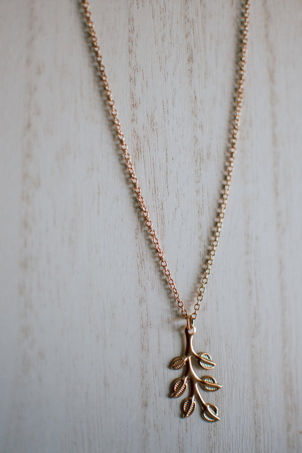 B10 Leaf Layered Necklace in Gold Plating