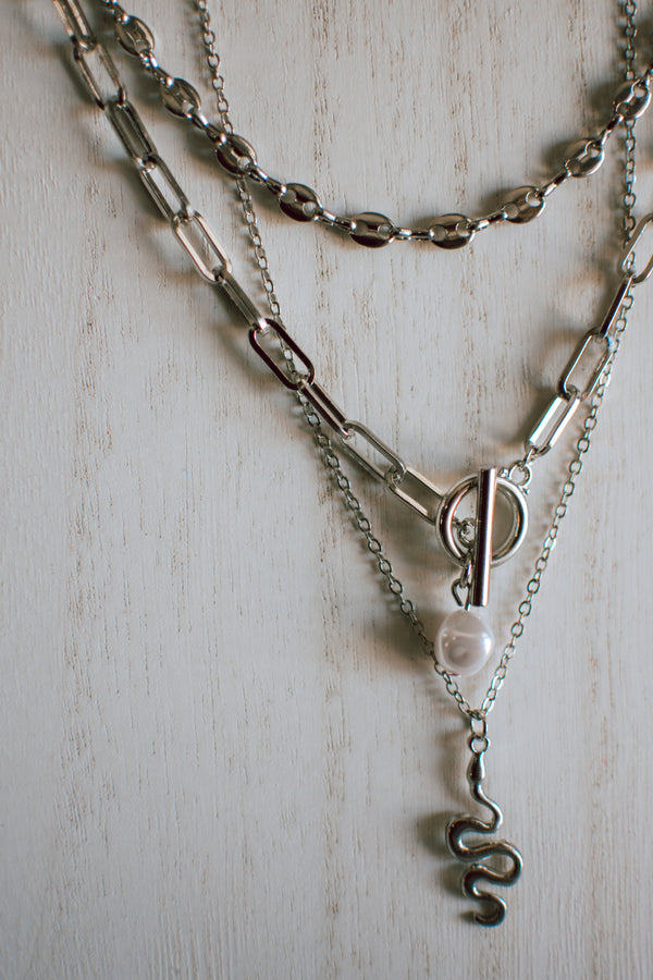 B14 Snake and Pearl Layered Chain Necklace in Silver