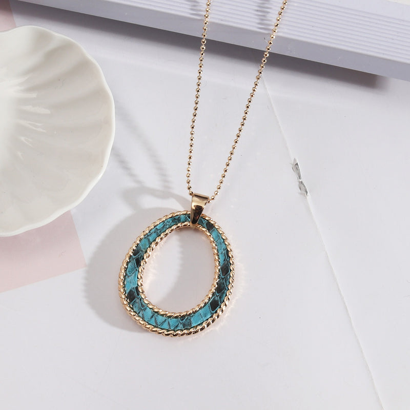 Hollow Round Frame Pendant in Sweater Chain Gold Chain