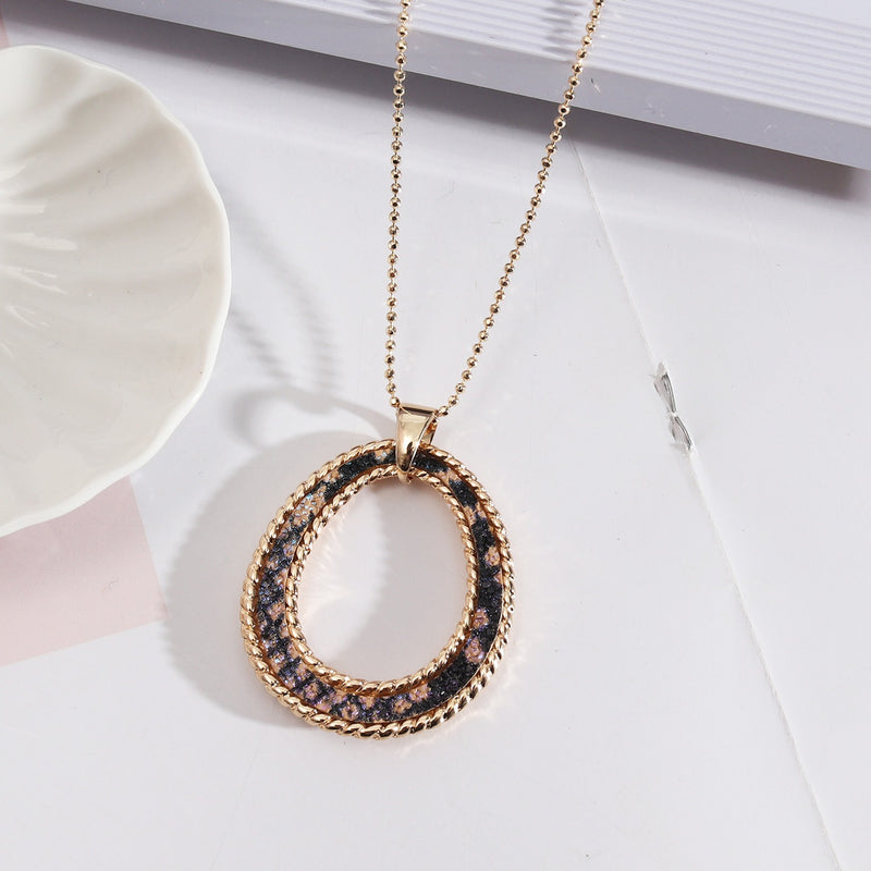 Hollow Round Frame Pendant in Sweater Chain Gold Chain