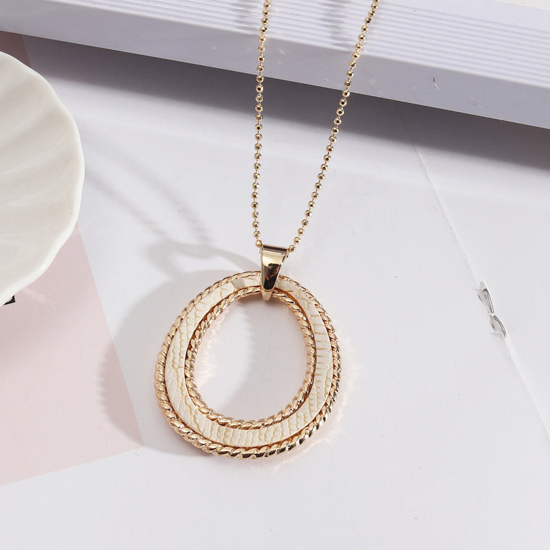 Hollow Round Frame Pendant in Sweater Chain Gold Chain