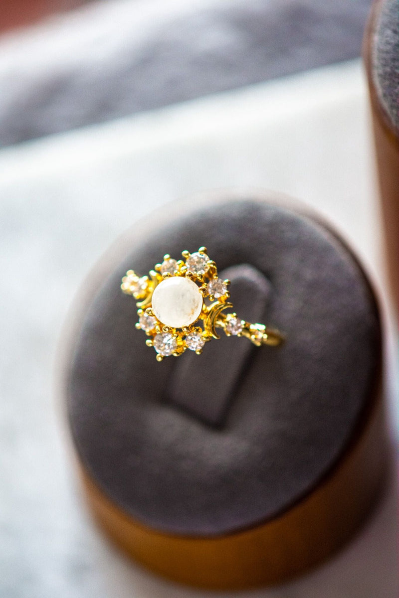 Stellar Round Cut Dainty 18K Gold Ring