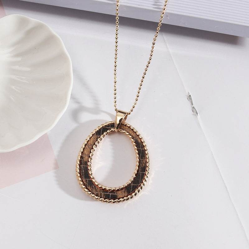 Hollow Round Frame Pendant in Sweater Chain Gold Chain