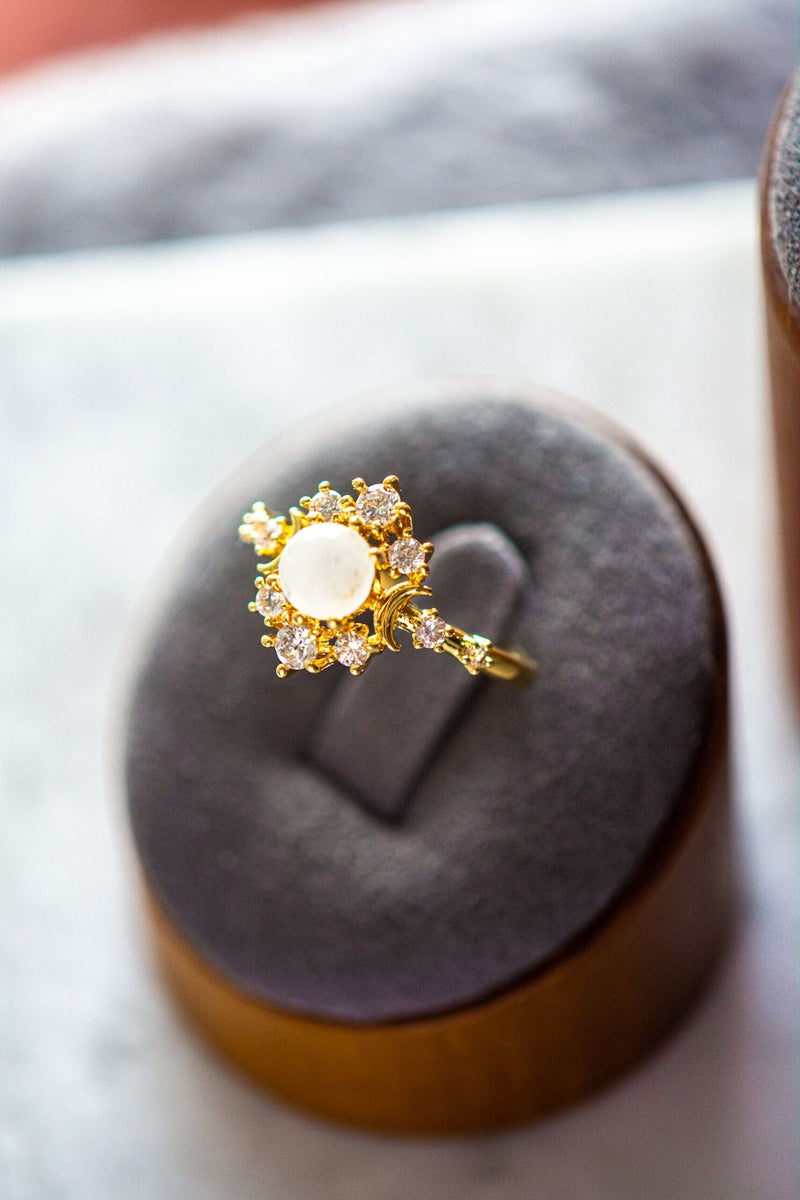 Stellar Round Cut Dainty 18K Gold Ring