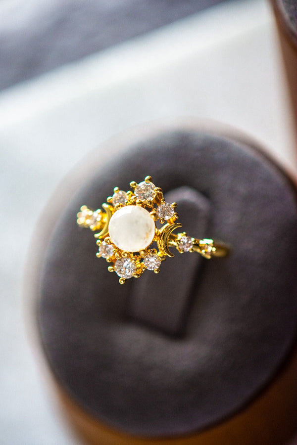 Stellar Round Cut Dainty 18K Gold Ring